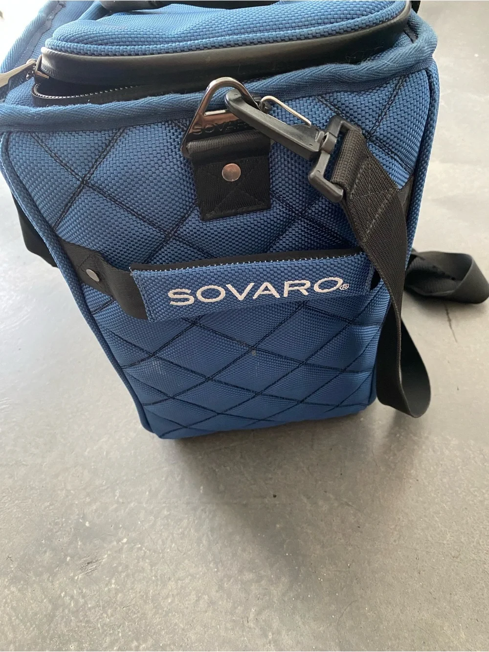 Sovaro Luxury Soft Sided Cooler, 15”x17”x9” (Jun 026)
